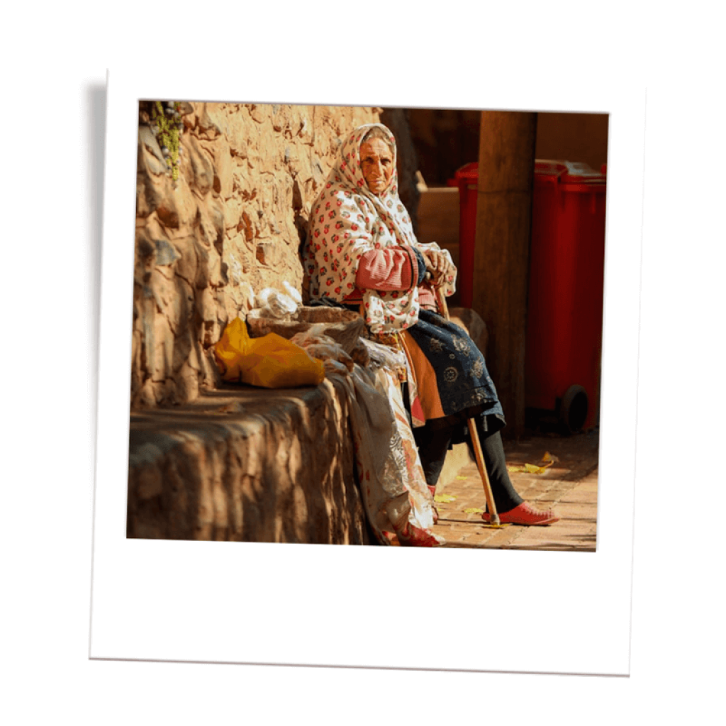 Compassimo-A local woman in Abyaneh Village-Isfahan