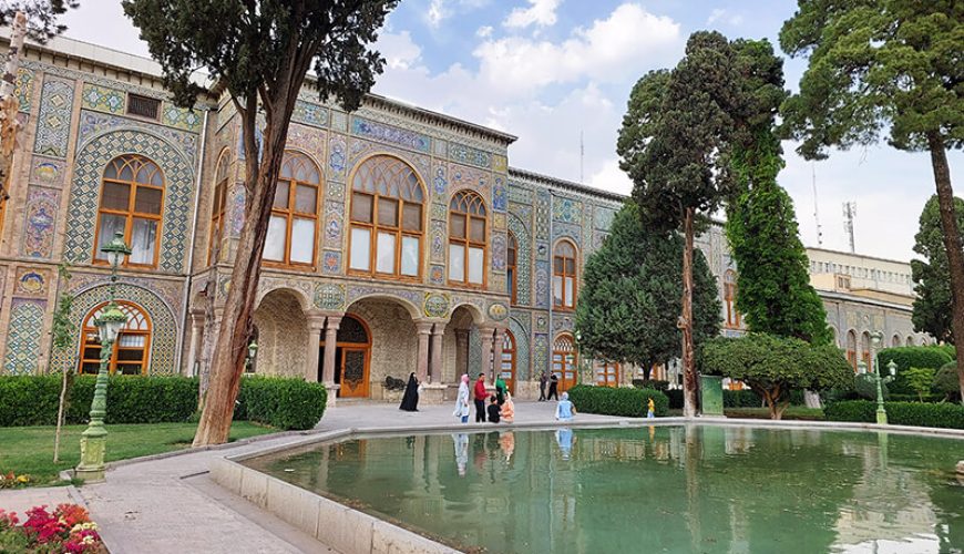 Compassimo-Tourists in the Golestan Palace-Tehran