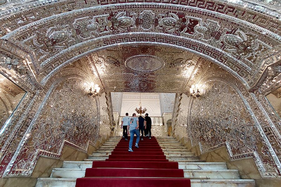 Compassimo-Tourists in the entrance to the main palace in Golestan Palace-Tehran