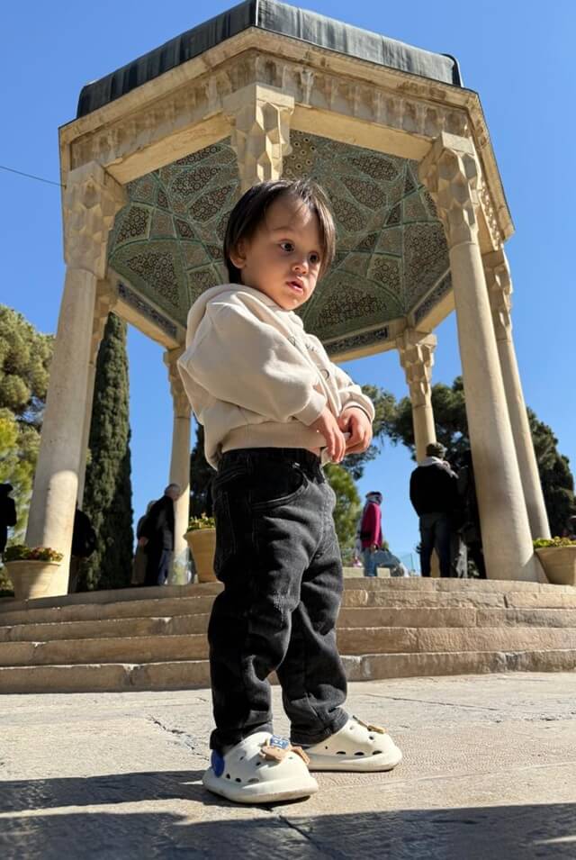 Compassimo-Baby boy in Hafez tomb-Shiraz-Iran