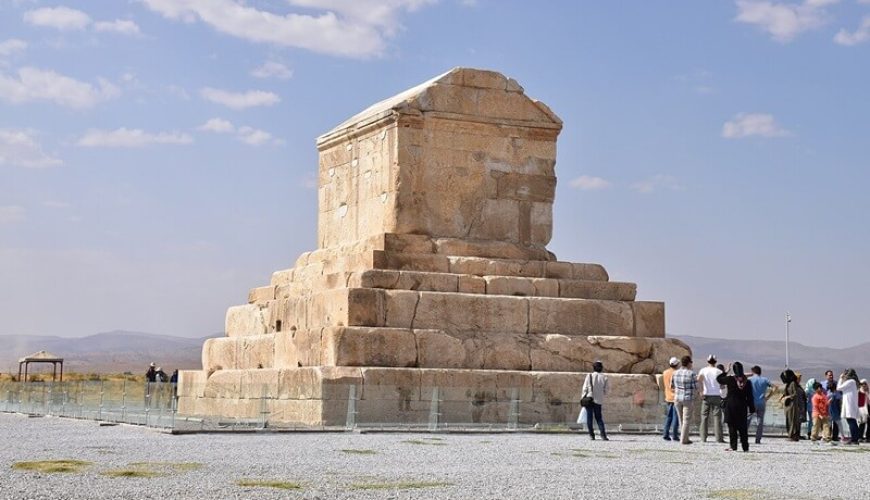 Compassimo-Visitors in the tomb of Cyrus the Great-Pasargadae-Shiraz