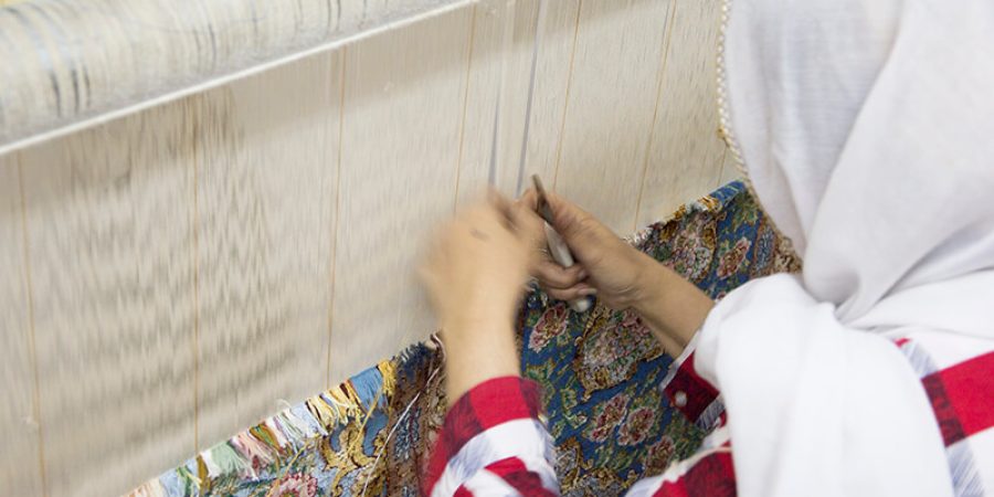 Compassimo-Local woman weaving carpet-Persian Carpet workshop in Isfahan-Iran