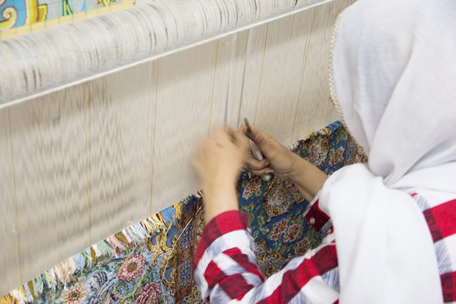 Compassimo-Local woman weaving carpet-Persian Carpet workshop in Isfahan-Iran