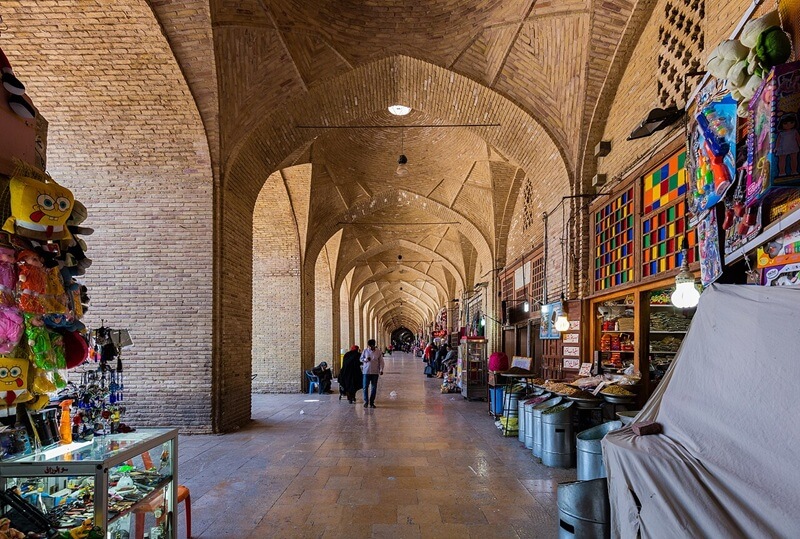 Compassimo-shops and visitors in Kerman bazaarKerman things to do